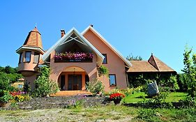 Polychko Winehouse